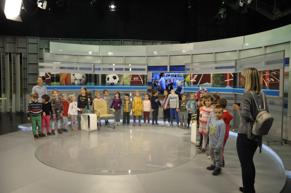 Djeca iz vrtića “Zvjezdica” u posjeti RTV Domu