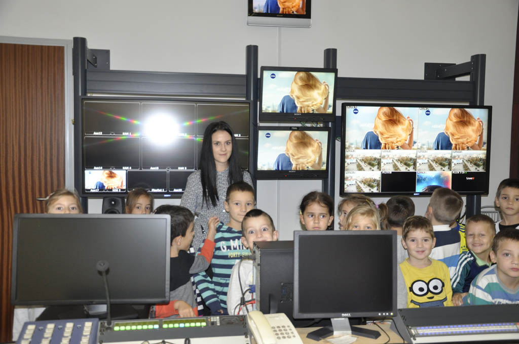 Djeca iz vrtića “Zvjezdica” u posjeti RTV Domu