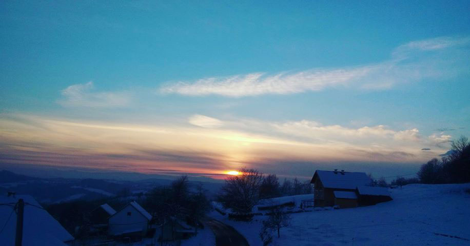 Četvrtak, 3. januar 2019. / Marina Cvjetojević,
Zalazak sunca u naselju Bojišta kod Novog Grada