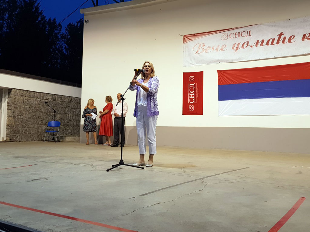 Cvijanovićeva na manifestaciji "Veče domaće kuhinje" u Prijedoru