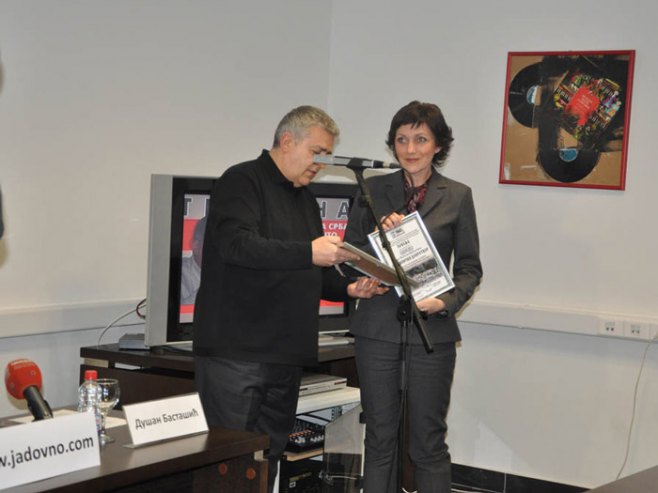 Udruženje "Јadovno" dodijelilo je povelje "Јadovnički dobrotvor" Draganu Davidoviću, generalnom direktoru i RTRS-u - Foto: RTRS