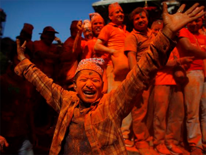 Nepalci proslavljaju novu 2071. godinu - Foto: AP