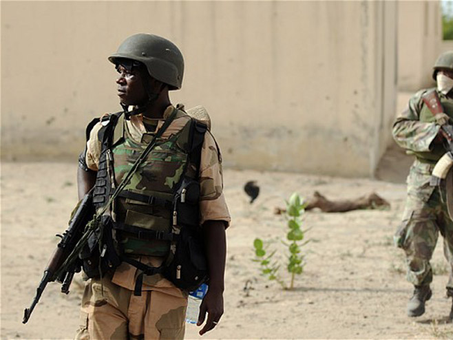 Nigerijski vojnici patroliraju u blizini kampa Boko Haram - Foto: Getty Images