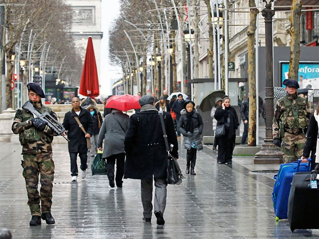 Vojska na ulicama francuskih gradova - Foto: The Telegraph
