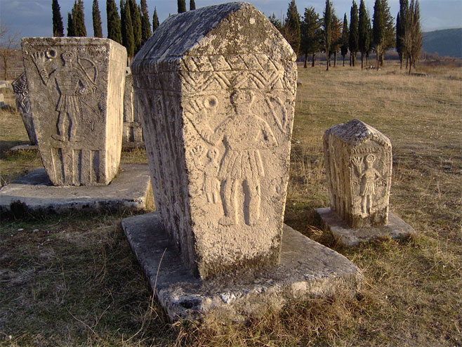 Stećci (foto:sr.wikipedija org.) - 