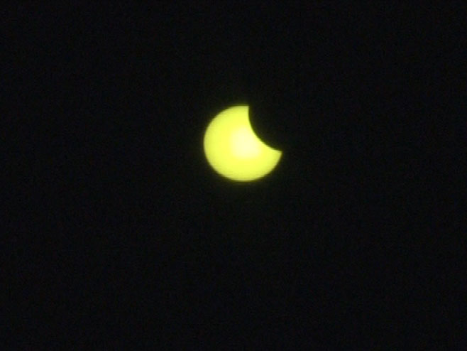 Djelimično pomračenje Sunca iznad Banjaluke - Foto: RTRS