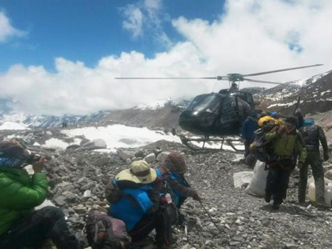 Poslati helikopter za spasavanje planinara - Foto: AP