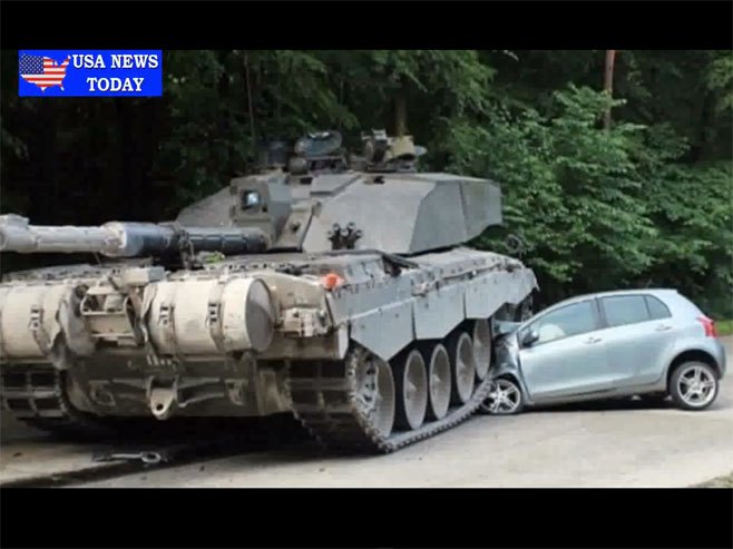 Automobil nije imao šansu protiv 62 tone teškog tenka - Foto: Screenshot/YouTube
