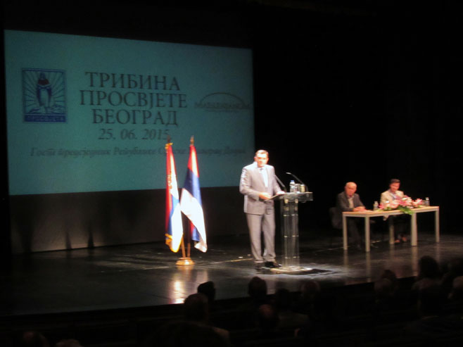 Predsjednik RS Milorad Dodik na javnoj tribini Srpskog udruženja "Prosvjeta" - Foto: SRNA