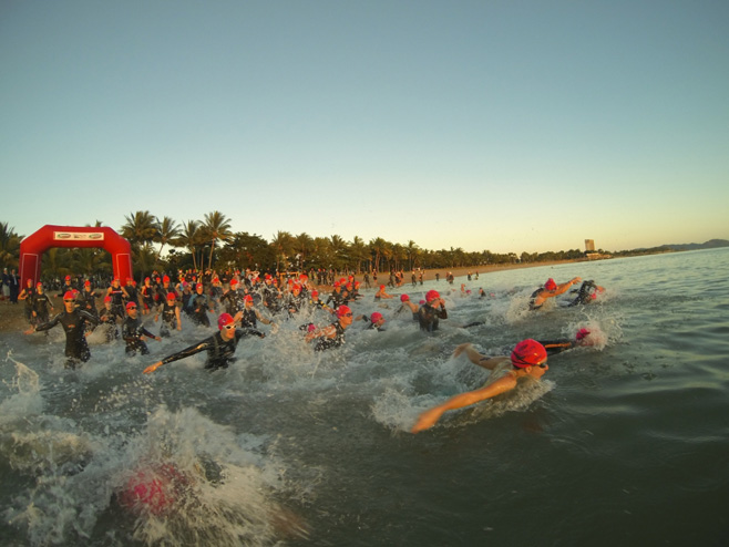 Plivačka trka između Kvinslenda i Taunsvila (FOTO: subaru.com.au) - 