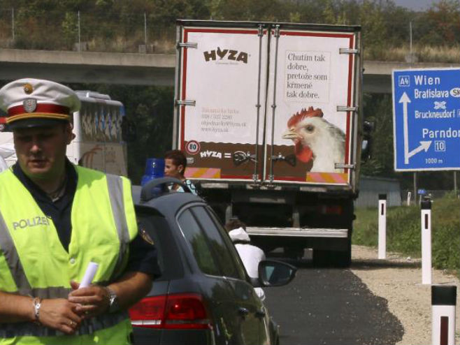 Austrija: Kamion sa tijelima mrtvih izbjeglica - Foto: AP