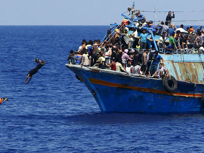 Brod sa izbjeglicama (photo: Twitter) - 