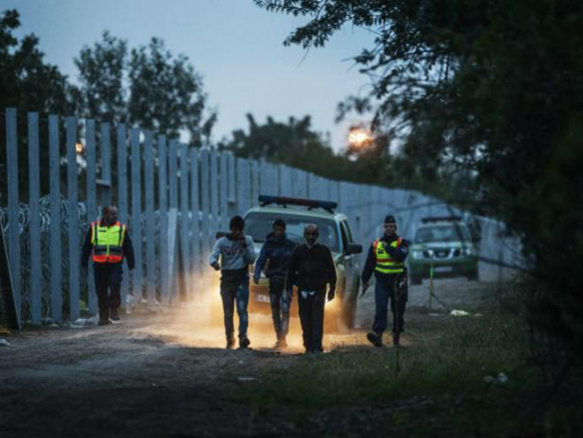Izbjeglice kod kampa Reske u Mađarskoj - Foto: AP