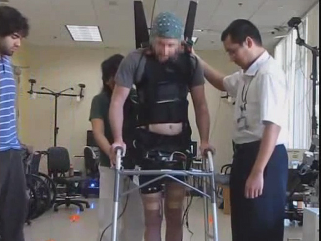 Paraplegičar prohodao nakon petogodišnje paralize - Foto: Screenshot/YouTube