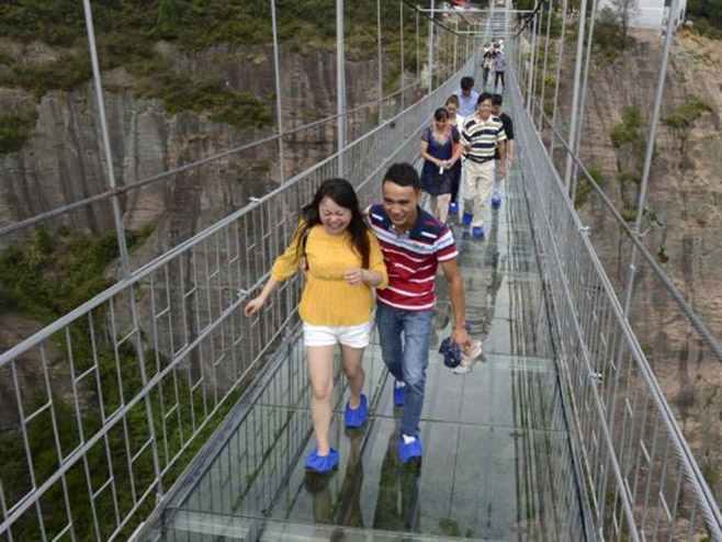 U Kini otvoren najduži stakleni most - Foto: vijesti.me
