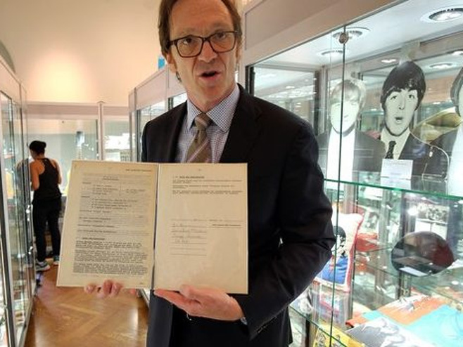 Prvi ugovor Beatlesa iz 1962. godine prodan za 365 hiljada funti - Foto: AFP