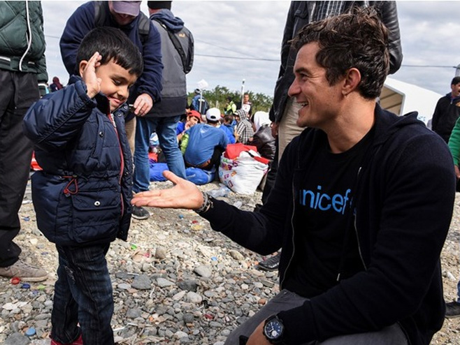 Orlando Blum posjetio Sirijce u izbjegličkom kampu u Makedoniji - Foto: AFP