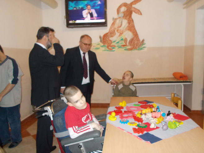 Ministar Bogdanić posjetio Dom za mušku djecu i omladinu ometenu u razvoju - Foto: RTRS