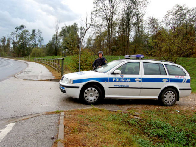 Slovenačka policija (foto: Oste Bakal/Delo) - 