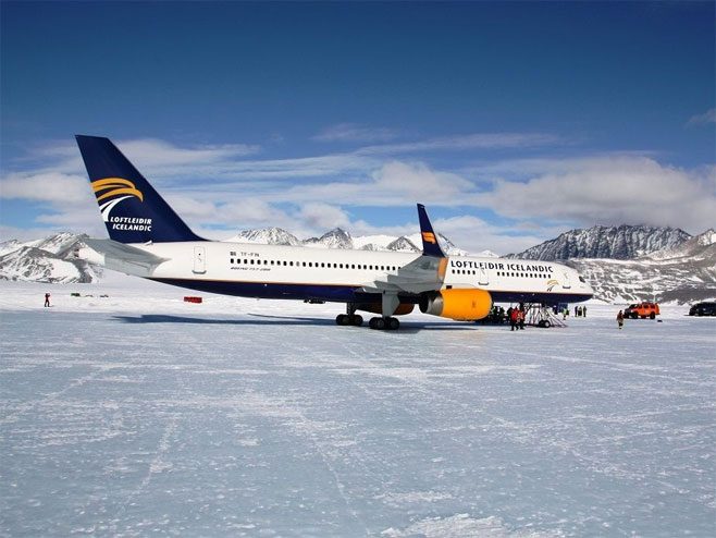 Prvi putnički avion sletio na Antarktik (Foto: Ágúst Hákonarson) - 