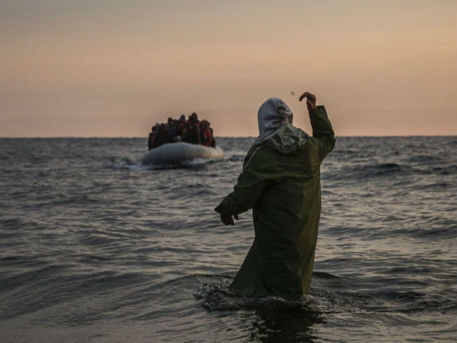 Čamac sa migrantima - Foto: AP