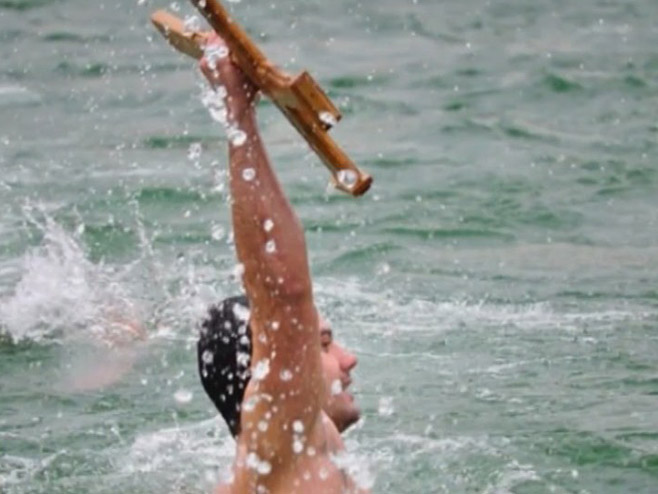 Trebinje - plivanje za Časni krst - Foto: RTRS