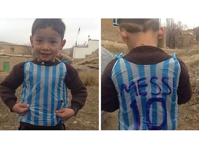 Dječak u Mesijevom dresu od plastične kese (Foto: Twitter/joynaw5) - 