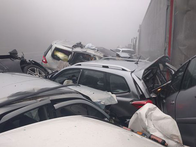 Lančani sudar u Sloveniji (Foto: Bralec) - 