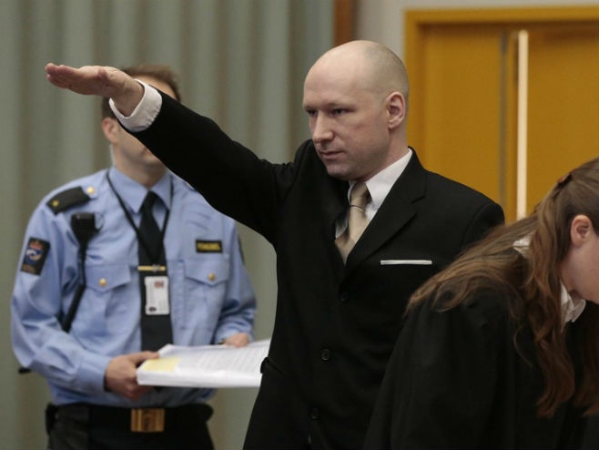 Nacistički pozdrav Brejvika u sudnici - Foto: AP