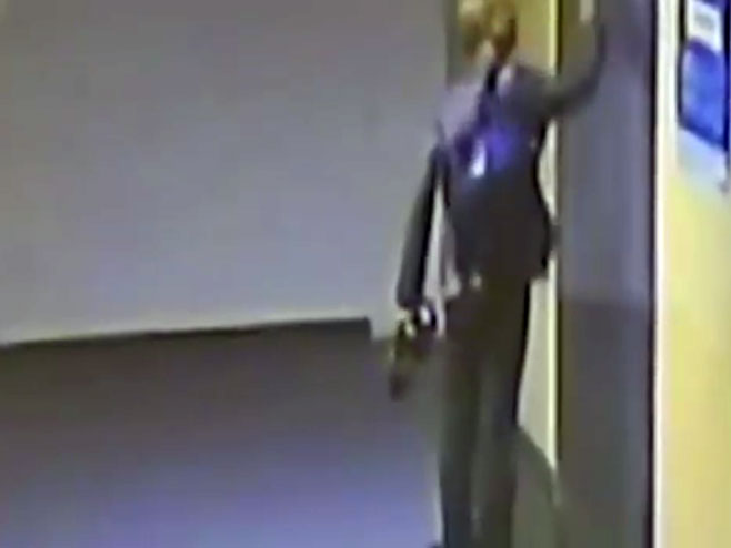 Lopov provalio u kancelariju i zaspao - Foto: Screenshot/YouTube