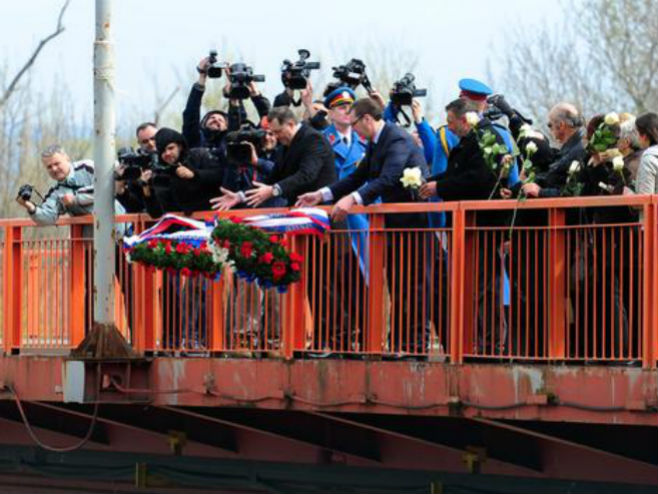 Vučić i Dodik položili vijence sa Varvarinskog mosta - Foto: TANЈUG