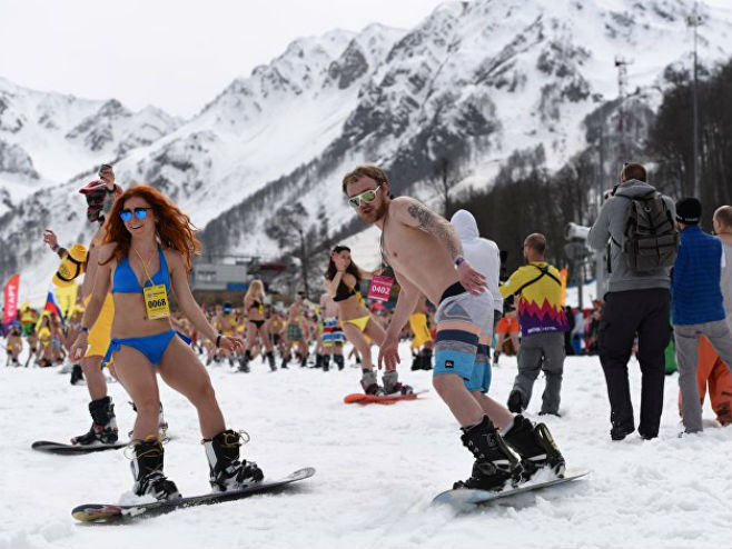 Soči: Oboren svjetski rekord u skijanju u bikiniju (Foto:© Sputnik/ Nina Zotina) - 