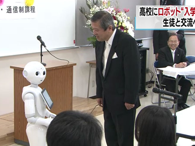 Јapanski robot pošao u školu (foto:© NHK) - 