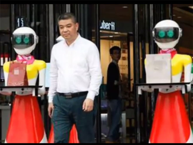 Kineski tajkun ide u šoping sa robotom - Foto: Screenshot/YouTube