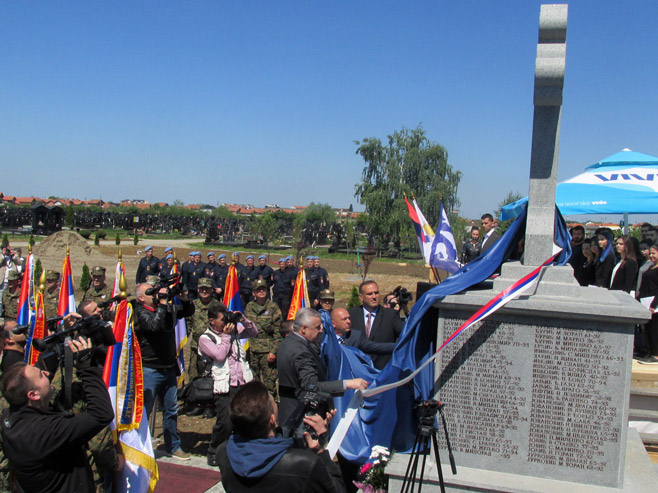 Bijeljina - osveštan spomenik - Foto: SRNA