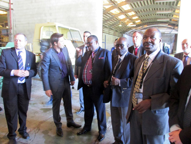 Delegacija Namibije posjetila Tehnički remont u Bratuncu - Foto: SRNA