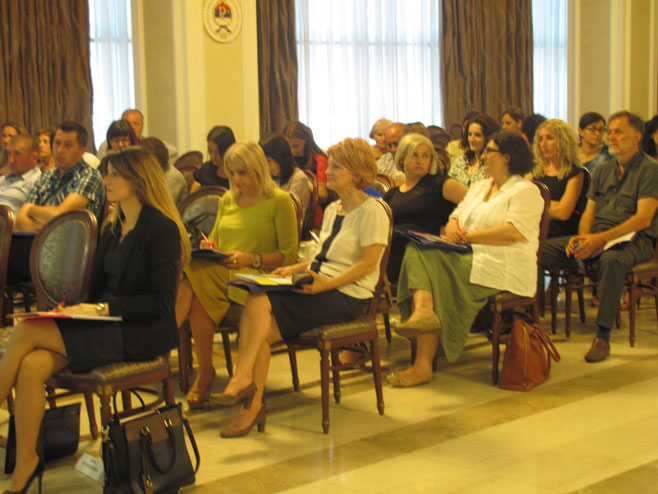 Banja Luka:konferencija o razvoju hraniteljstva - Foto: SRNA