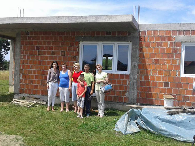 Aktiv žena Ujedinjena Srpska uručio donaciju porodici Vujasin - Foto: Facebook