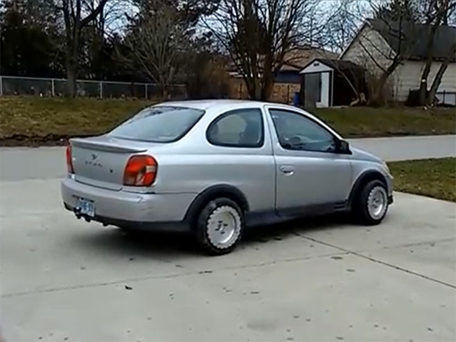 Automobil koji se može kretati i bočno - Foto: Screenshot/YouTube