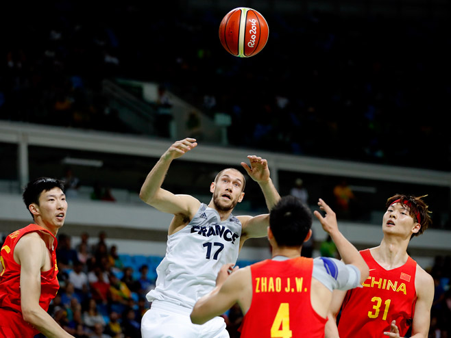 Košarkaši Francuske i Kine (Foto: epa/Jorge Zapata) - 