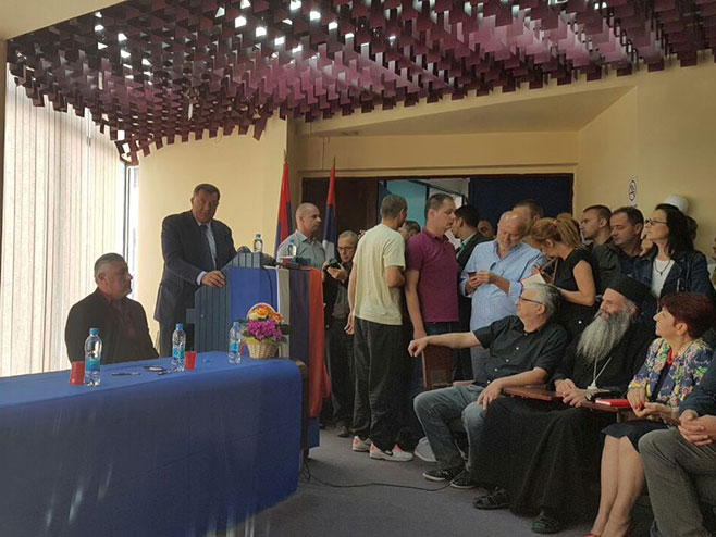 Milorad Dodik, predsjednik RS u Srebrenici (Foto: Twiter) - 
