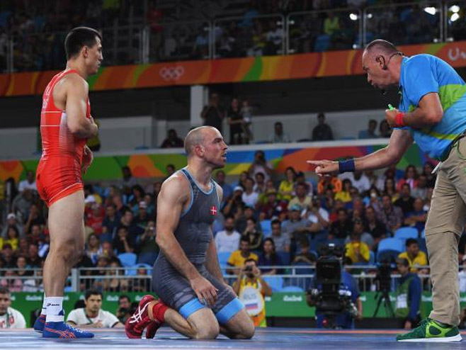 Ruski rvač Roman Vlasov  I Danac Mark Madsen - Foto: Getty Images