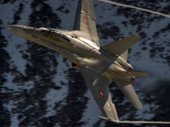 Nestao švajcarski borbeni avion sa pilotom - Foto: nezavisne novine
