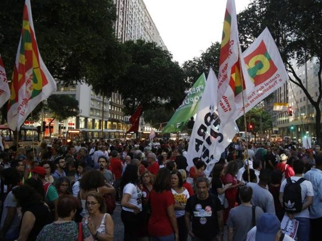 Protesti u Sao Paolu (foto: oglobo.globo.com) - 