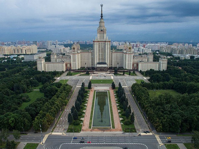 Pogled na Moskvu i Univerzitet "Lomonosov" (Foto: Sputnik/Maxim Blinov) - 
