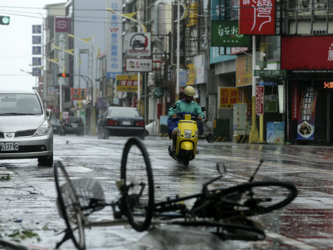 Tajfun na Tajlandu (foto: Twitter @STcom) - 