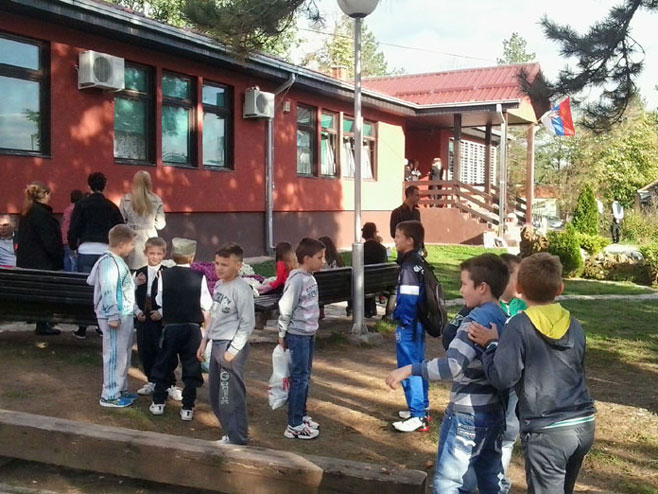 Škola iz Sirče ima dugu tradiciju - Foto: Novosti.rs