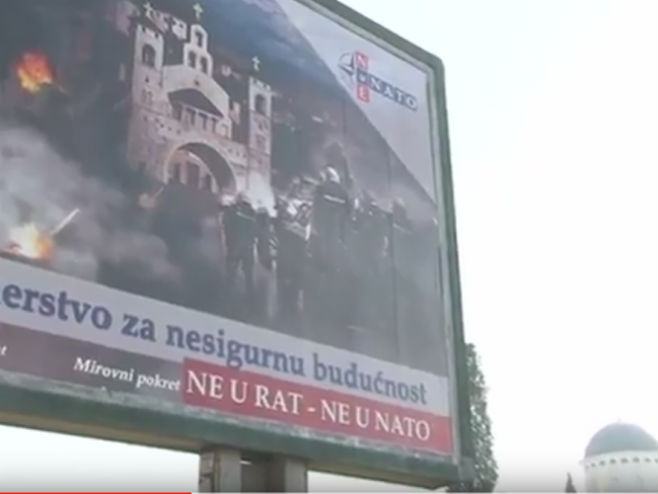 Crna Gora: Anti-NATO bilbord (Foto: "In4s") - 
