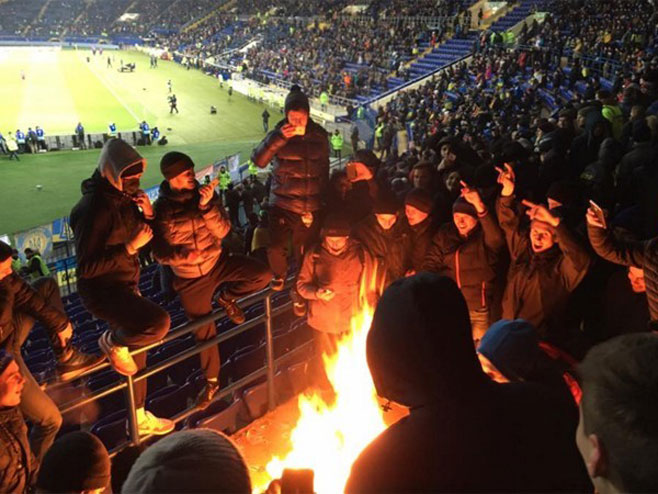 Ukrajinci kažnjeni zbog paljenja srpske zastave (Foto: facebook.com/romabra) - 