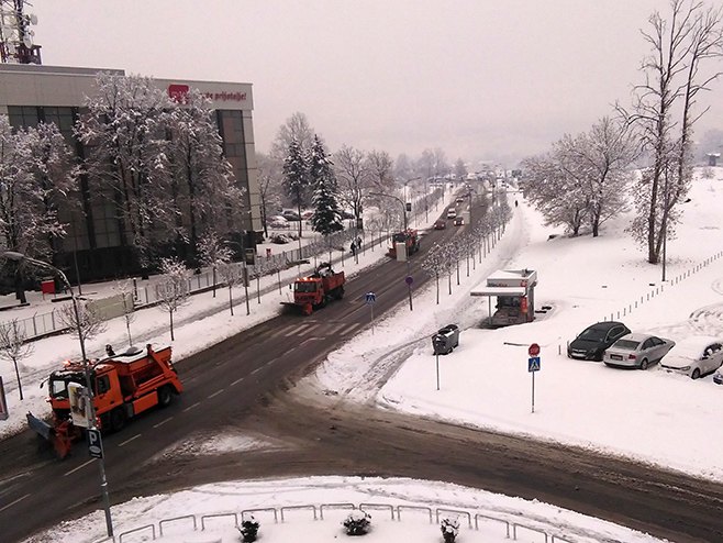 Banjaluka: snijeg vs. grtalice - Foto: RTRS
